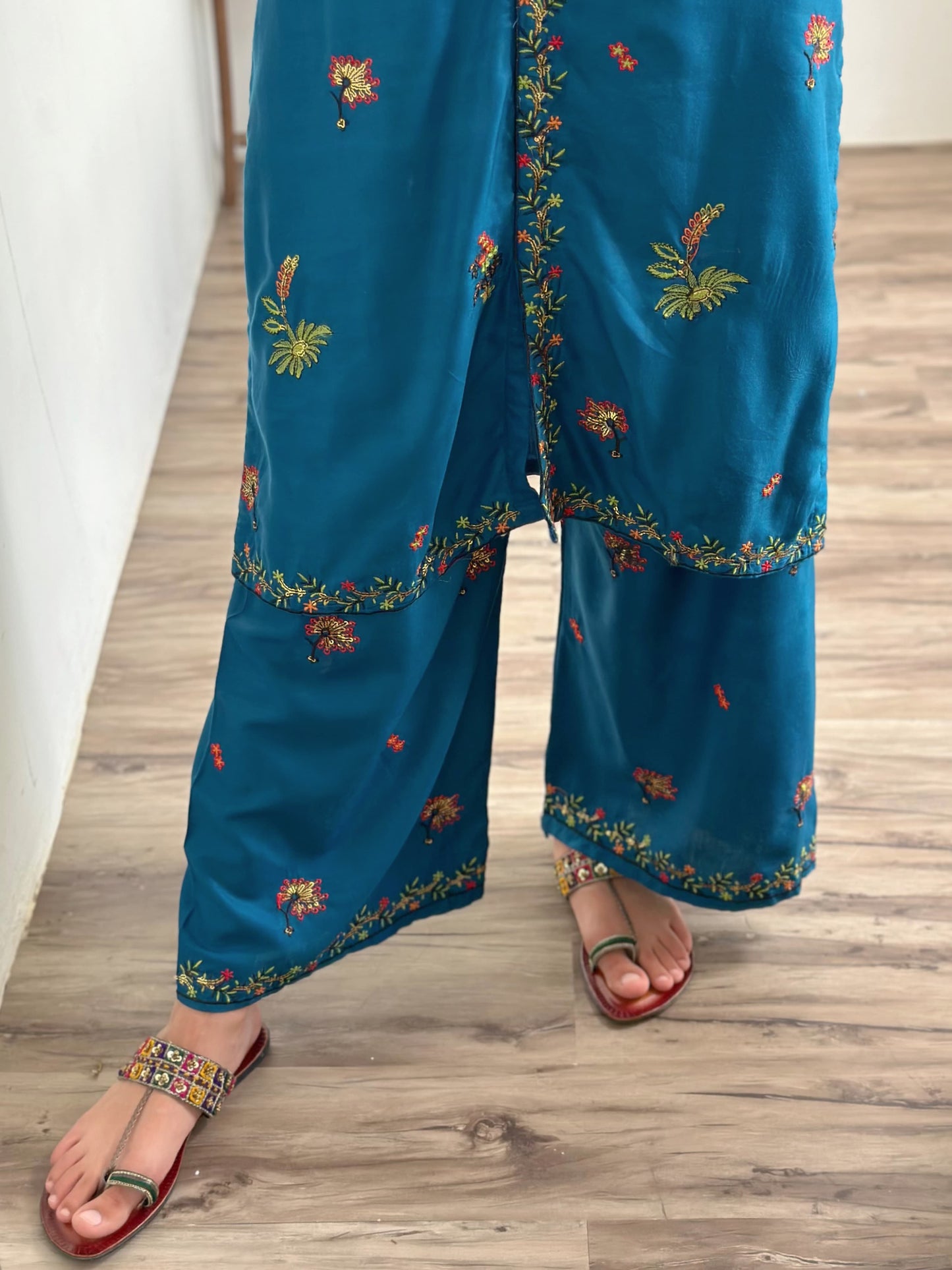 AAIRA SEQUENCE EMBROIDERY FRONT CUT 2PC