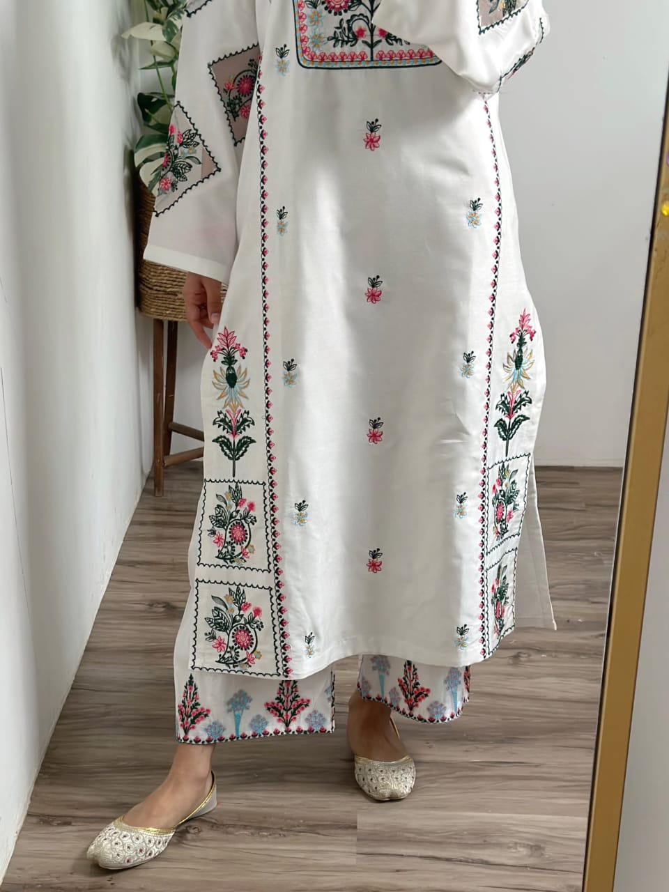 WHITE Violet EMB 2PC