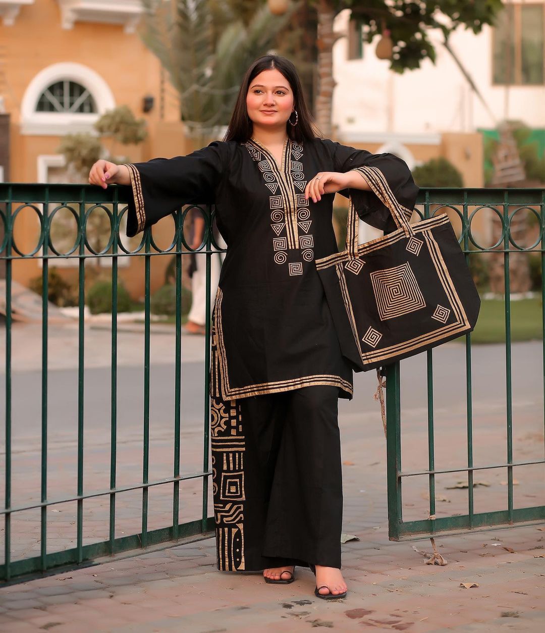 Pyramid Printed  2pcs with hand Bag